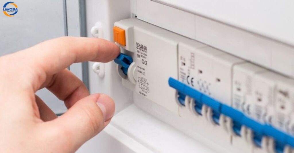 Sử dụng cầu dao riêng (Aptomat) để bật/tắt máy lạnh Mitsubishi