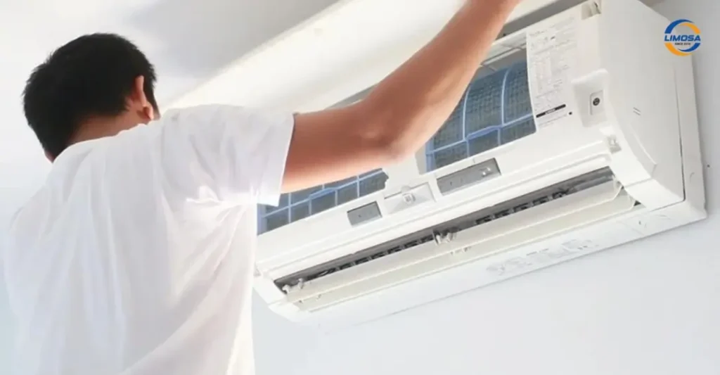 Vệ sinh mặt nạ và vỏ máy lạnh