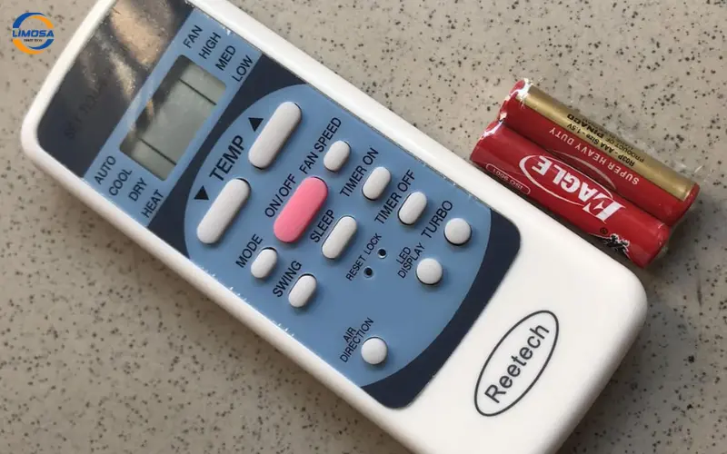 Kiểm tra pin remote máy lạnh Reetech
