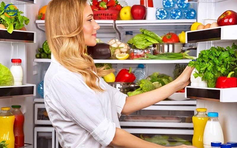 Lấy tất cả thực phẩm ra ngoài trước khi xả tuyết