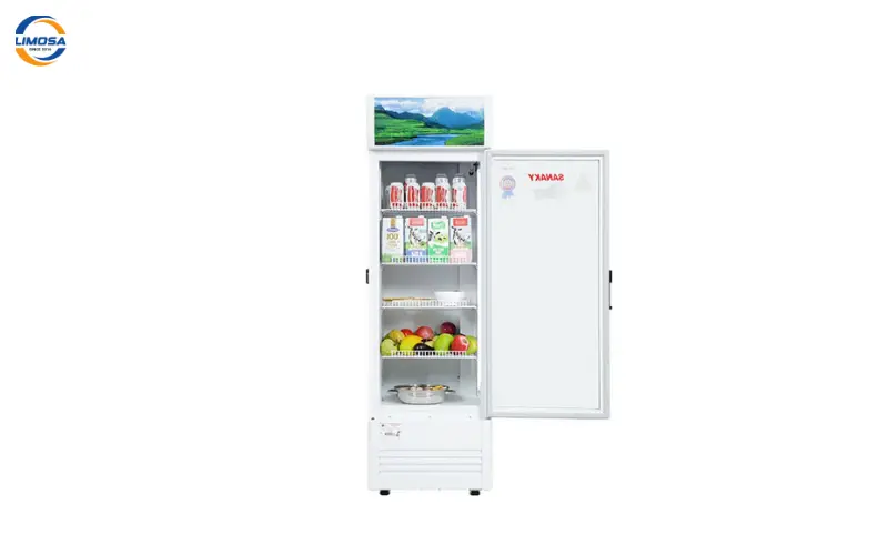 Mở cửa tủ mát để bớt mùi
