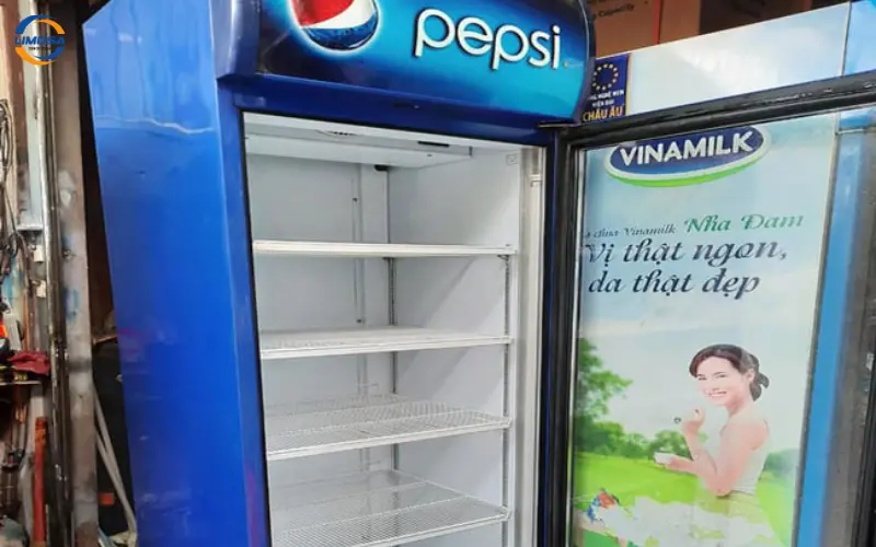 Tắt đèn tủ mát bằng cách mở cửa tủ