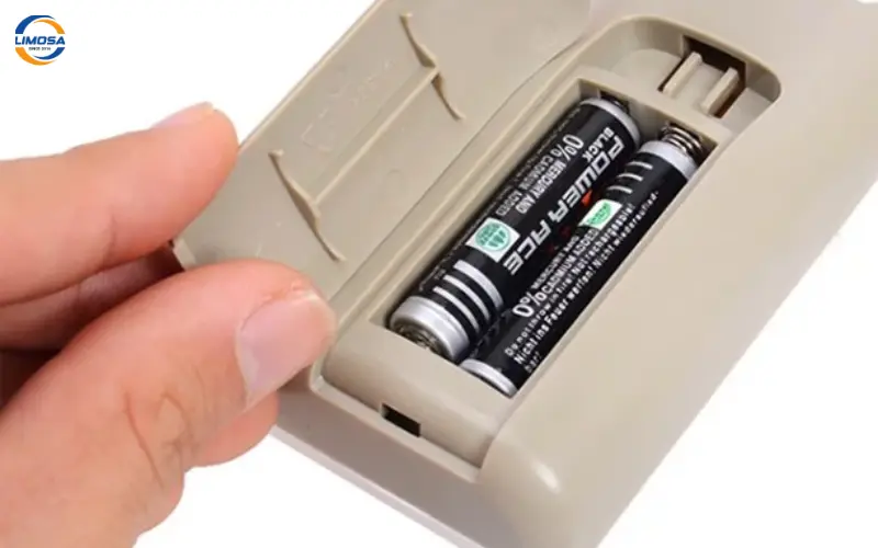 Thay Pin remote đúng cách