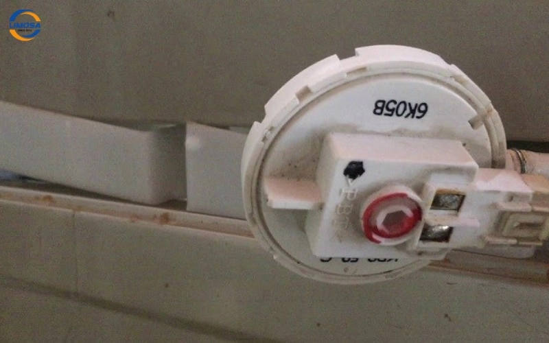 Lỗi cảm biến mực nước (phao áp lực)