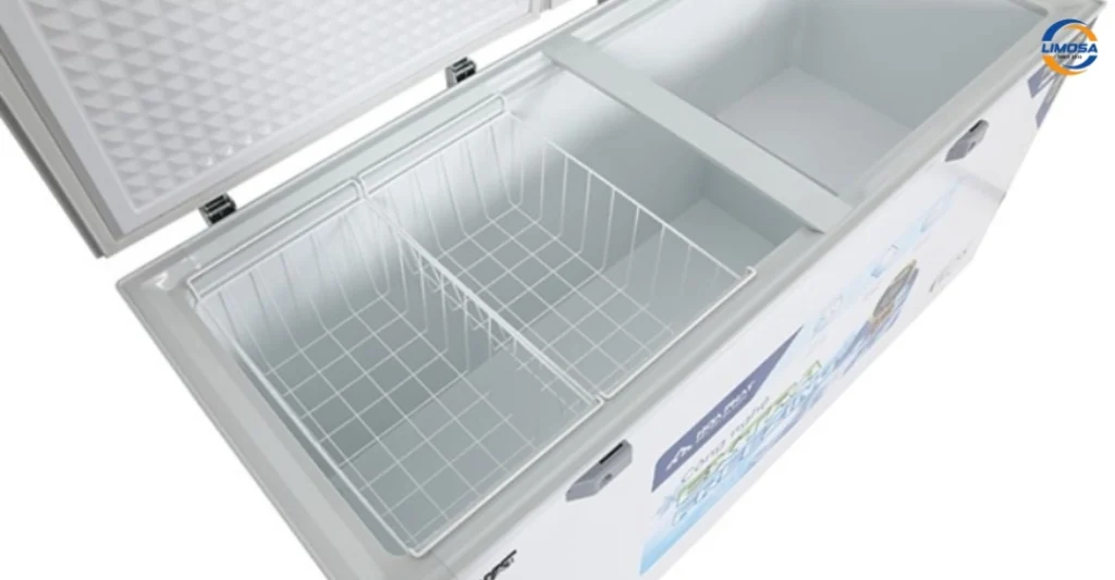 Tháo và vệ sinh các khay, giá đỡ bên trong tủ