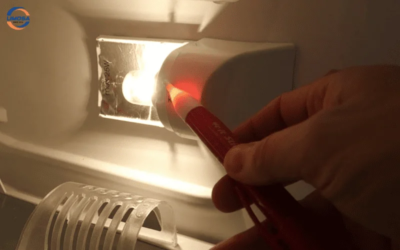 Cách thay bóng đèn tủ lạnh Toshiba đơn giản tại nhà