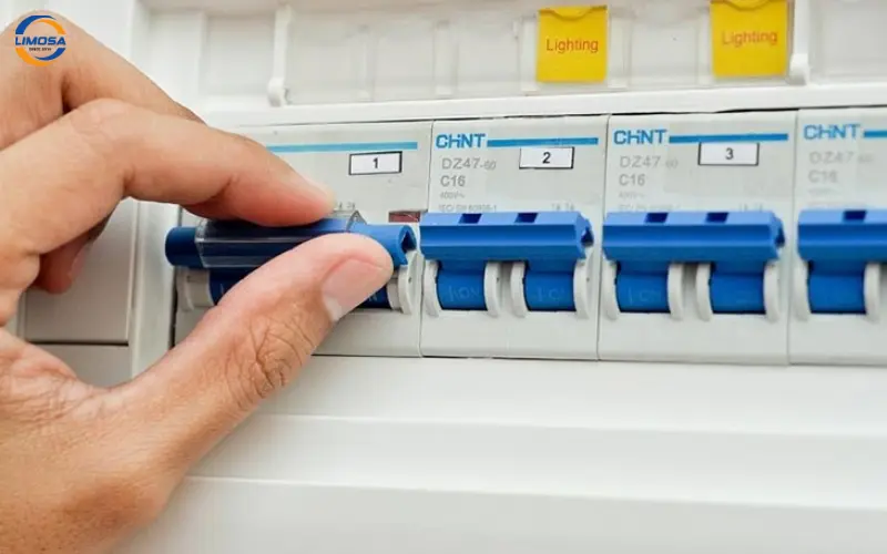 Ngắt nguồn điện máy lạnh