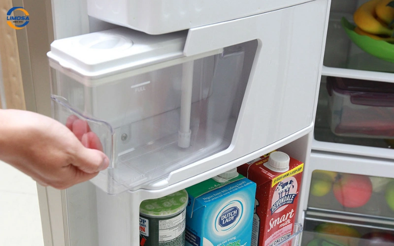 Bình chứa nước đã hết hoặc lắp lệch vị trí