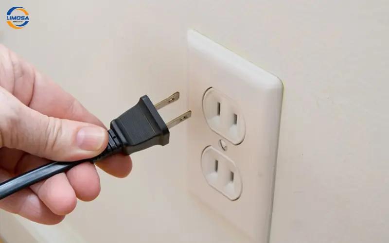 Chuẩn bị trước khi thực hiện cách test lỗi máy giặt Toshiba cửa trên