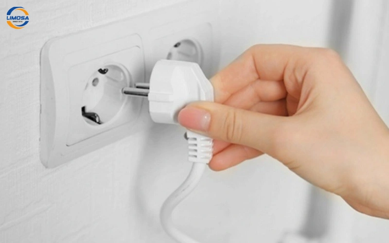 Ngắt nguồn điện và rút phích cắm