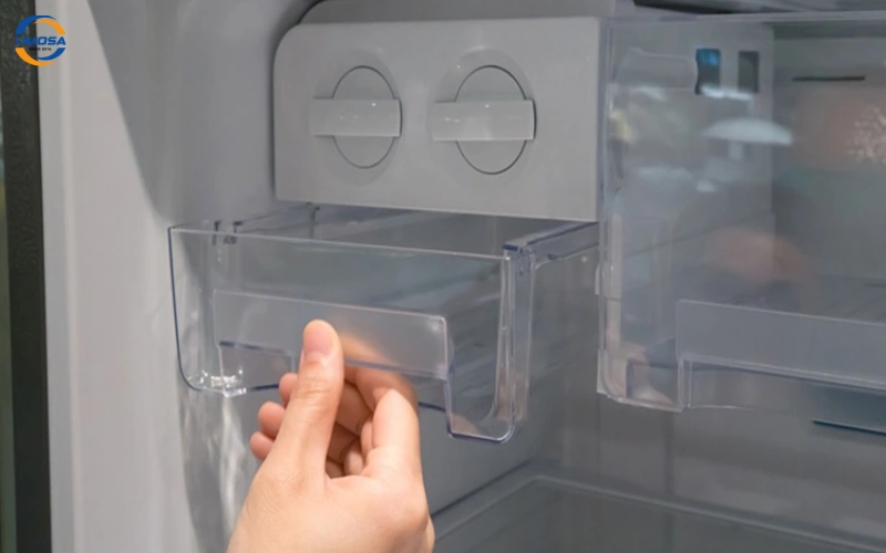 Tháo ngăn chứa, khay ngăn và nắp ngăn đá