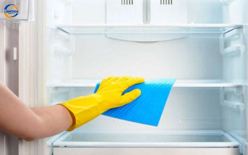  Vệ sinh dàn lạnh và lỗ thông gió