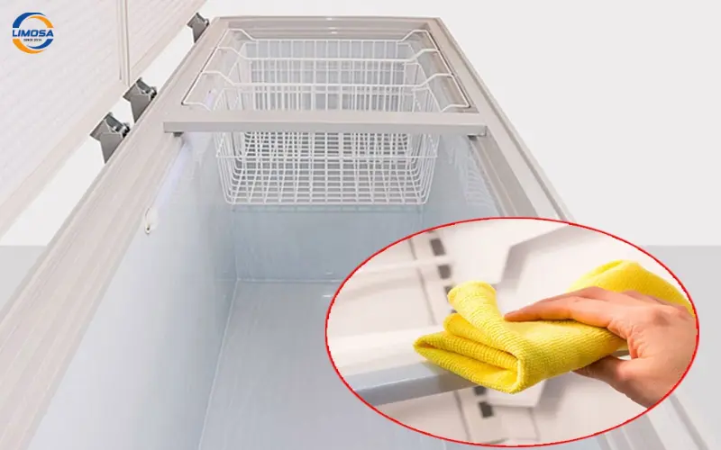 Vệ sinh và xả đông định kỳ