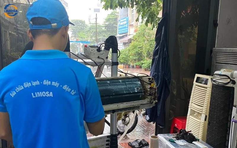 Bảng giá dịch vụ sửa máy lạnh Reetech cập nhật mới nhất