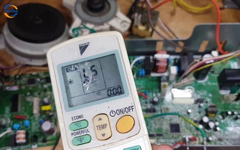 Cách kiểm tra mã lỗi điều hòa Daikin model cũ