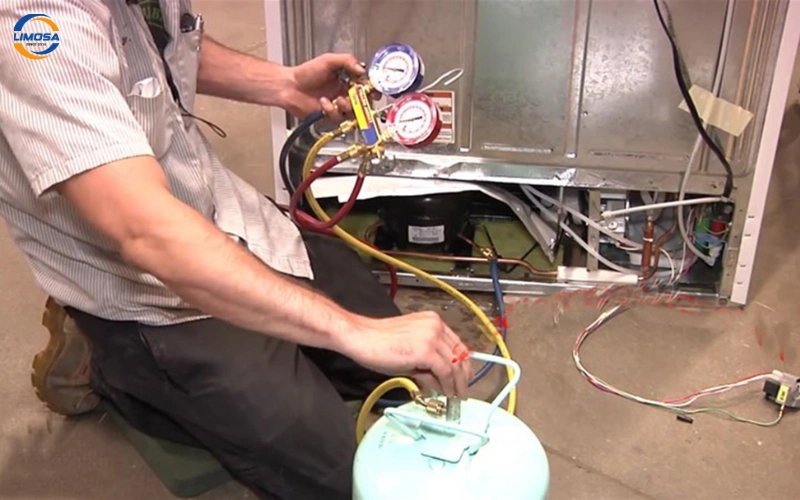 Dấu hiệu tủ lạnh bị xì ga do mối hàn ống ga bị hở hoặc không kín