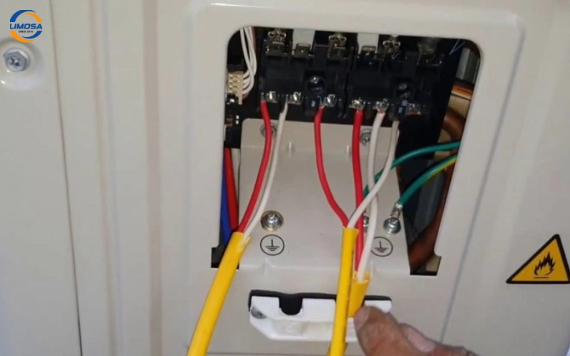 Kết nối các dây cấp nguồn block (1, 2)