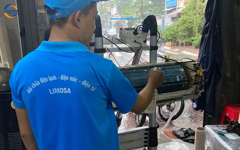 Khi nào cần gọi dịch vụ sửa máy lạnh Aqua