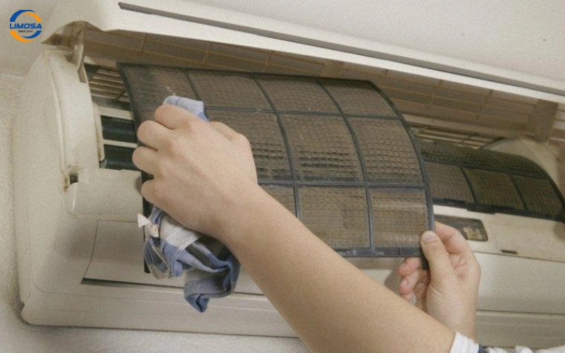 Kiểm tra và chắc chắn giắc cắm cùng dây điện