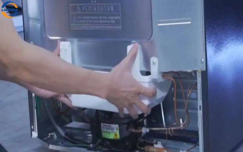 lưu ý khi thực hiện cách tháo khay nước sau tủ lạnh panasonic