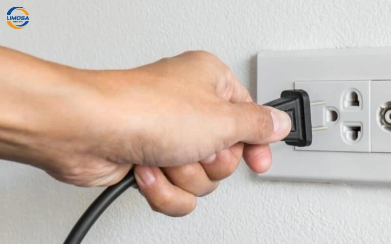 Ngắt nguồn điện an toàn trước khi thao tác