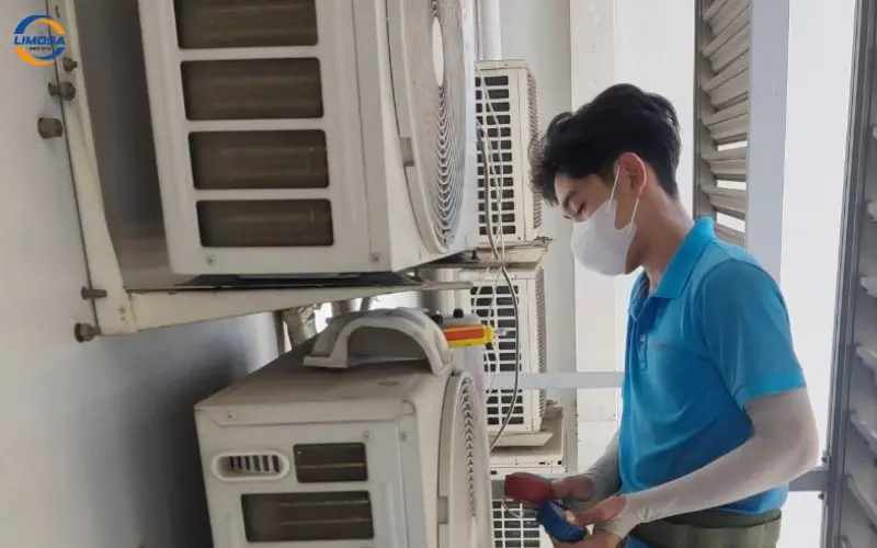 Quy trình thực hiện vệ sinh máy lạnh tại nhà quận 10 của Điện Lạnh Limosa