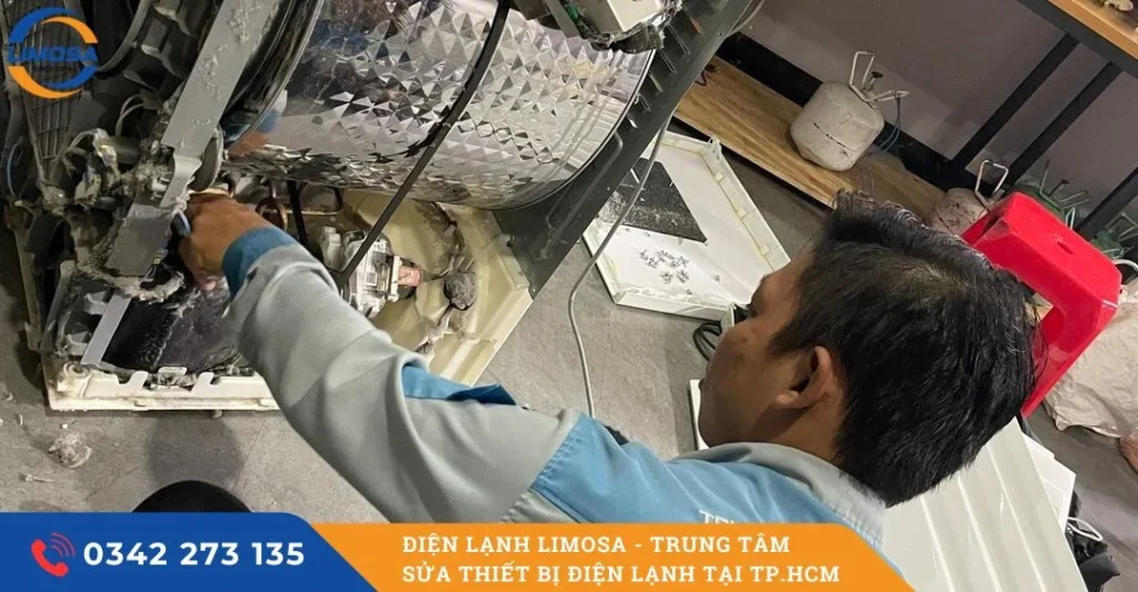 Khách hàng tin tưởng chọn dịch vụ vệ sinh máy giặt của Điện Lạnh Limosa