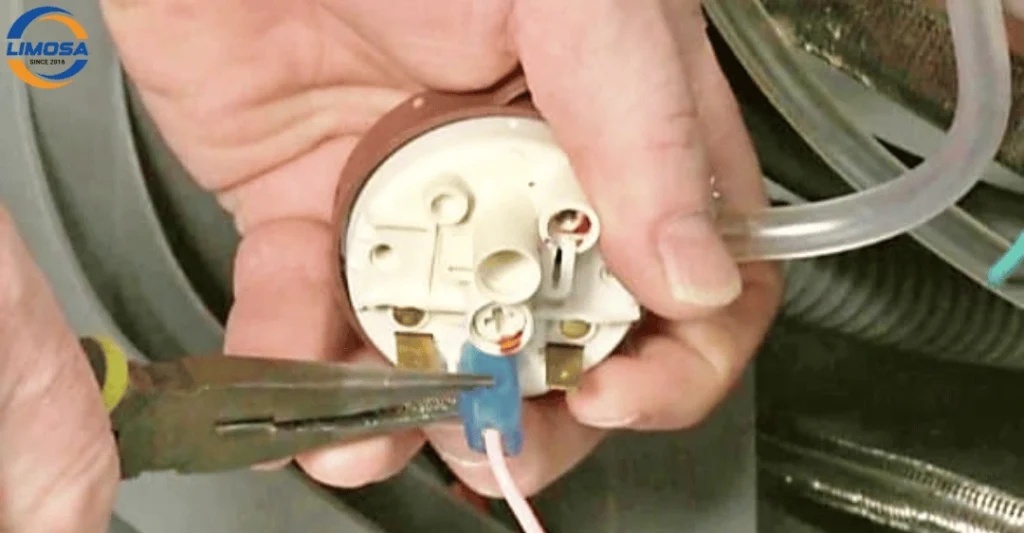 Máy giặt Aqua hư hỏng cảm biến mực nước (phao áp lực)