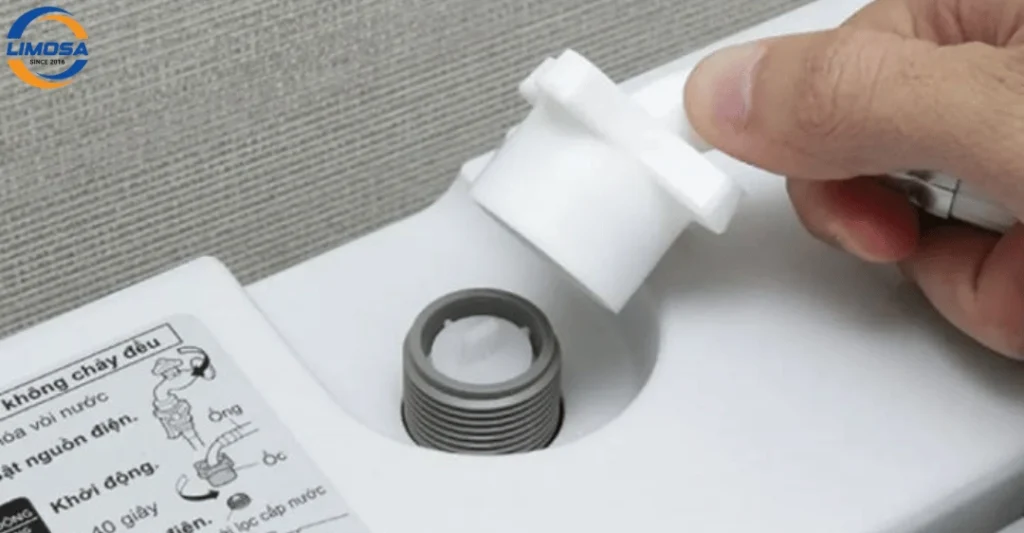 Máy giặt Aqua tắc nghẽn lưới lọc ở van cấp nước