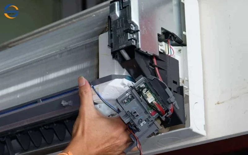 Cách kiểm tra và giải quyết máy lạnh Toshiba chớp đèn xanh liên tục