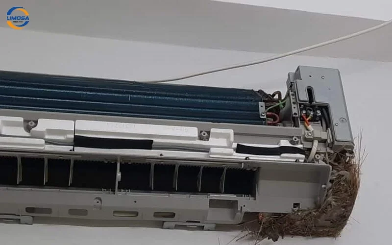 Chuẩn bị các dụng cụ trước khi tháo máng nước