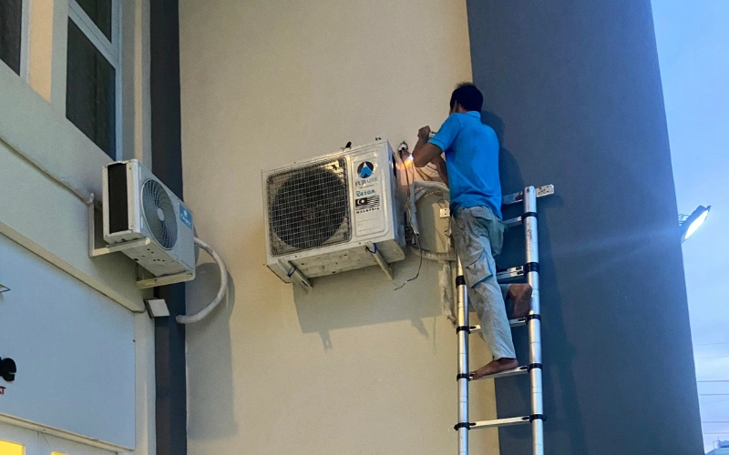 Dấu hiệu và trường hợp cần tháo lắp máy lạnh tại Hóc Môn