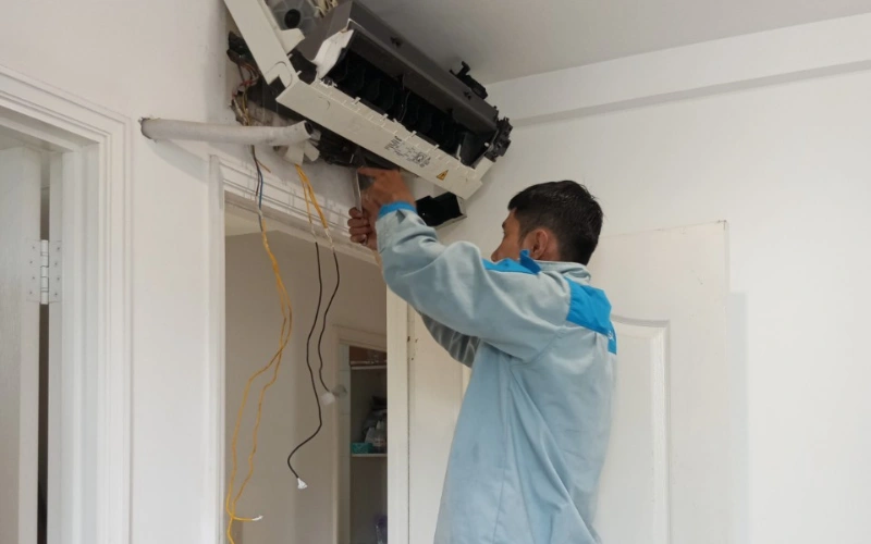 Hướng dẫn đặt lịch dịch vụ tháo lắp máy lạnh Reetech nhanh chóng