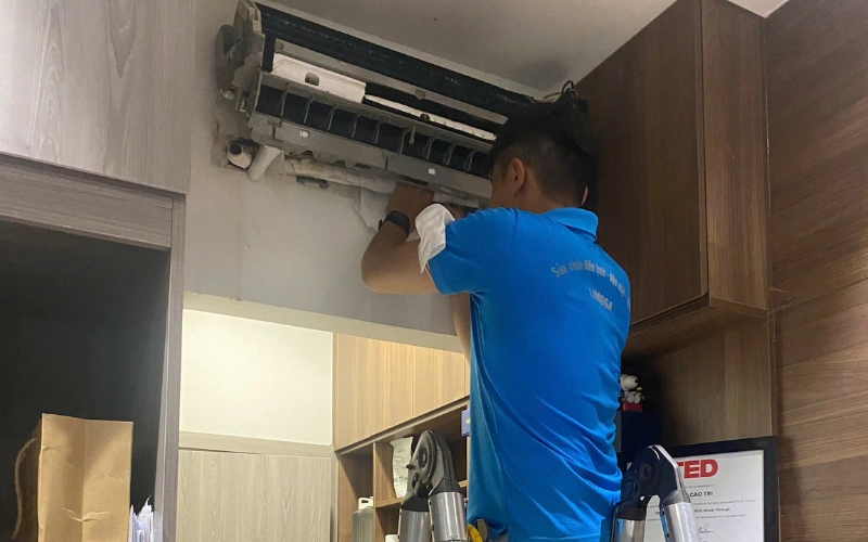 Quy trình chi tiết bơm ga máy lạnh Comfee tại Điện lạnh Limosa