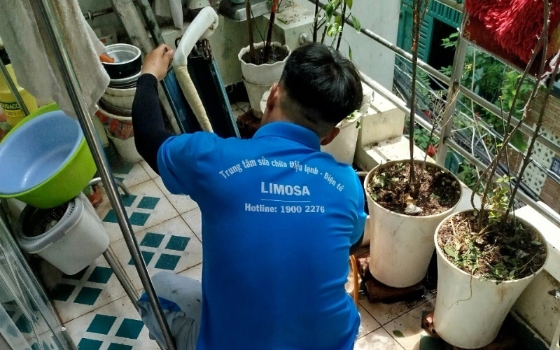 Rủi ro khi tự tháo lắp máy lạnh LG tại nhà và lý do nên chọn thợ chuyên nghiệp