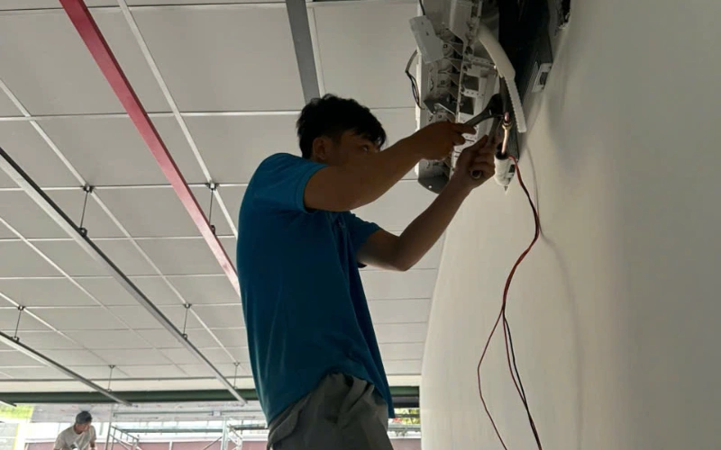 Tại sao không nên tự tháo lắp máy lạnh tại Hóc Môn? lợi ích khi chọn thợ chuyên nghiệp