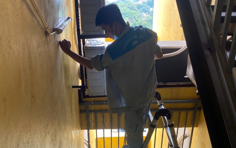 Tháo lắp máy lạnh tại Thủ Đức rủi ro khi tự thực hiện và lý do cần thợ chuyên nghiệp