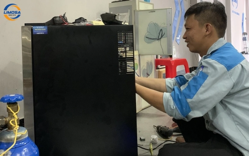 Khi nào bạn nên gọi thợ sửa tủ rượu tại Thủ Đức?