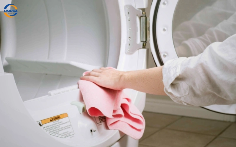 Vệ sinh bộ ngưng tụ và cảm biến độ ẩm máy sấy Candy